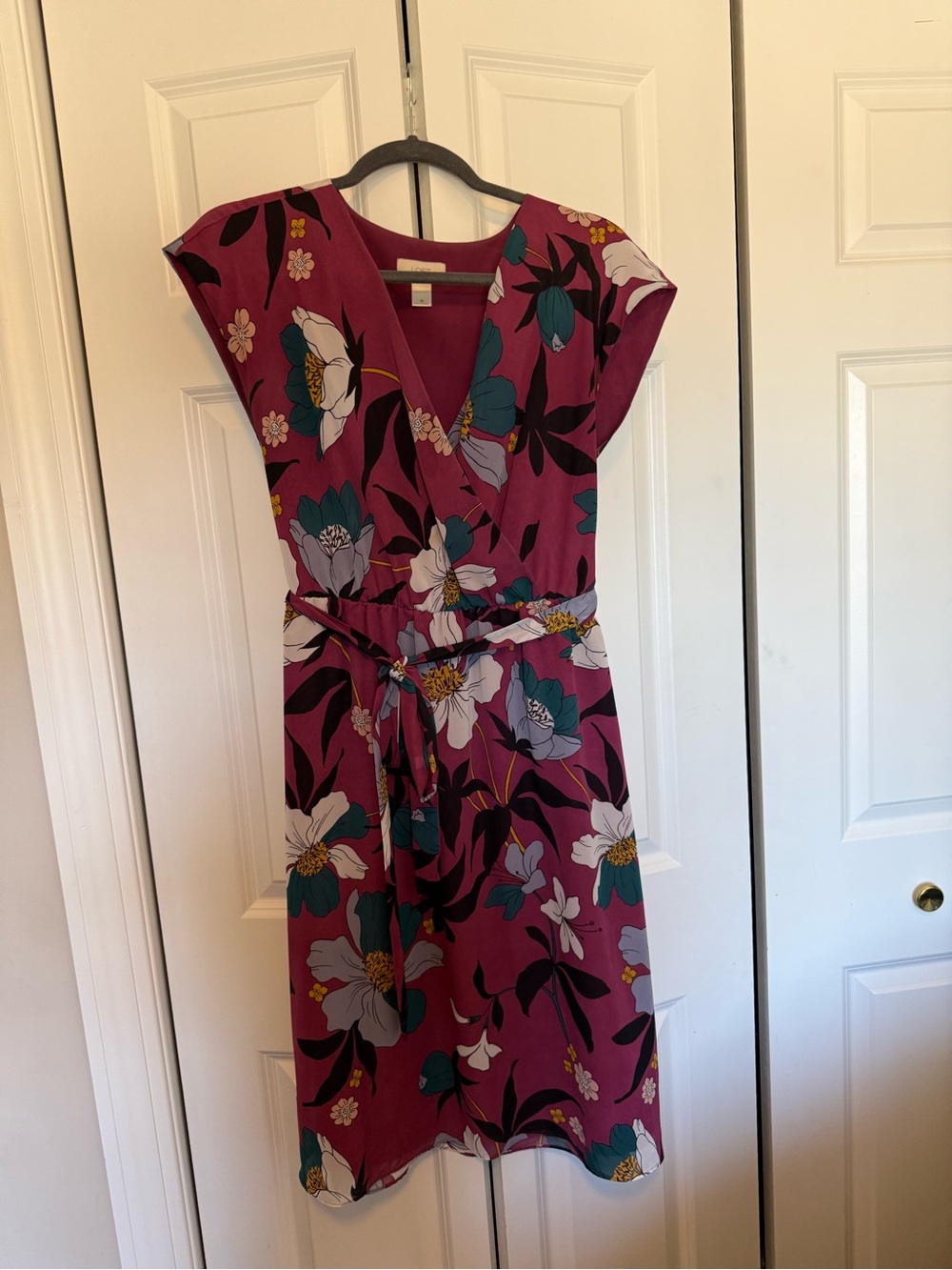 LOFT outlet beautiful purple floral dress. EUC. Size M